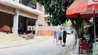 Đất cách mạng tháng 8, Ô tô đỗ thông Thăng Long Giá Rẻ nhất phân khúc