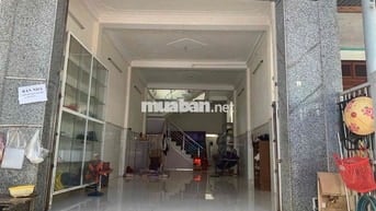 cần bán căn nhà mặt tiền chợ Hoài Hương