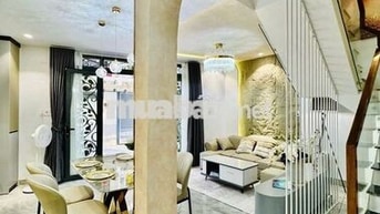 Bán nhà HXH Lạc Long Quân ngay chợ vãi DT 6x12 giá rẻ chỉ 8 tỷ 8