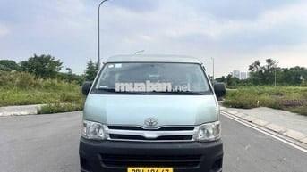 Toyota Hiace van 6 chỗ 2011 Dầu