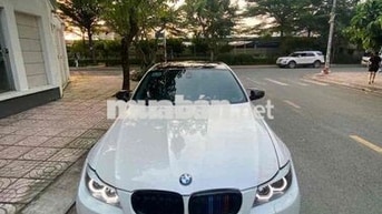 BMW 320i màu Trắng