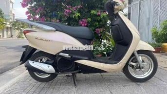 Honda Lead Vàng kem tiết kiệm xăng