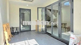 Nhà  Q7 cách mặt tiền chỉ 100m, kdc hiện hữu