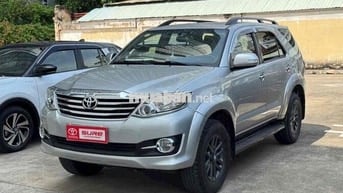 Toyota Fortuner 2016 V Bạc