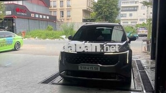 Kia Carnival Xám