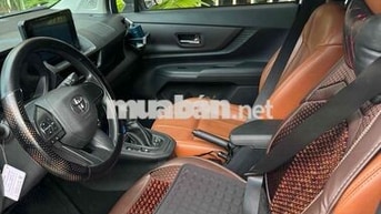 Toyota Avanza Trắng 7 chỗ