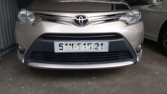 Toyota Vios màu Vàng cát