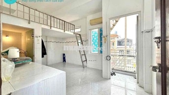 PHÒNG DUPLEX BAN CÔNG SIÊU THOÁNG NGAY KHU TÊN LỬA
