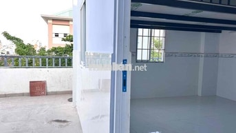 CHO THUÊ PHÒNG CÓ GÁC VÀ CỬA SỔ TRỜI THOÁNG MÁT GẦN CÔNG VIÊN ĐẦM SEN