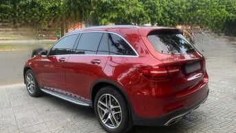 Chính chủ bán GLC300 4matic Full option 2018.Full nội thất, xe nhà đi