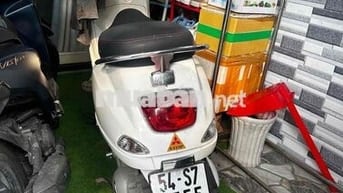 Piaggio Vespa LX Trắng