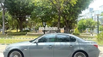 BMW 530i Xám