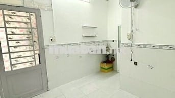 Phòng cho thuê gần IUH cửa sổ trời giá rẻ 