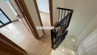 Cho thuê nhà nguyên căn 2PN-2WC, 5P đi xe qua Cresentmall
