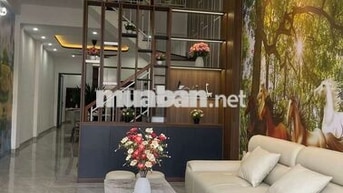 Bán nhà kiệt mẹ suốt ô tô vào sân cách mặt tiền mẹ suốt 20m