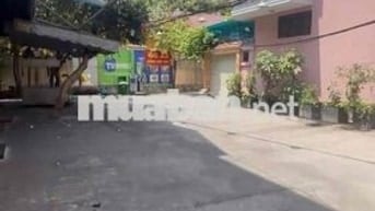 Nhà Ngay Vị Trí Vàng Của Quận 10, Nhà Sơn Lại Là Như Mới, Sát Hẻm Ôto