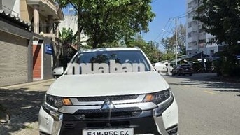 Mitsubishi Outlander Premium Trắng