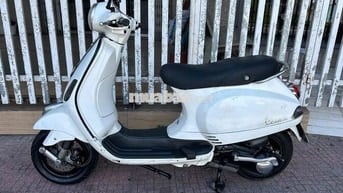 Piaggio Vespa LX 125 trắng máy móc ok bình đề ngon