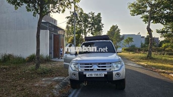 Mitsubishi Pajero V93 Bạc