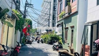 Cho thuê nhà 2 tầng Nguyễn Tri Phương, gần Lê Đình Lý - 10tr