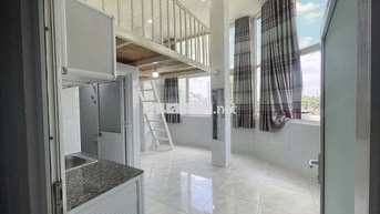 Phòng view cửa sổ bao chill, gác cao thoáng mát sau lưng Vincom TĐ