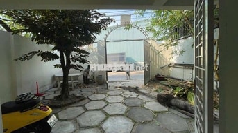 BIỆT THỰ 200M2 P.LINH ĐÔNG, 2TẦNG 3PN 2WC SÂN ĐẬU OTO, Ở+LÀM VP, KHO