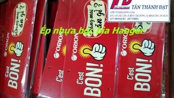 Chuyên gia công ép nhựa bọc bìa Hanger quảng cáo