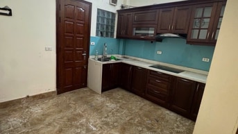 Cho thuê nhà ngõ 168 Hào Nam, DT 52m2, 4 tầng, tum, ô tô đỗ cửa