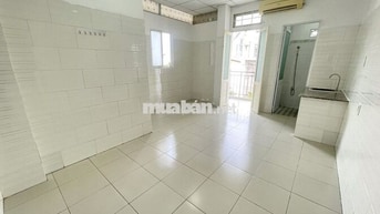 Phòng ban công thoáng ngay Hoàng Diệu 2, bảo vệ 24/24