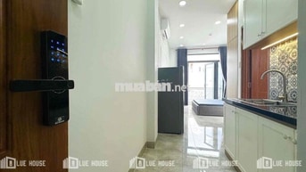 Căn hộ ban công full nội thật ngay góc CMT8 - Phạm Văn Hai - thang máy