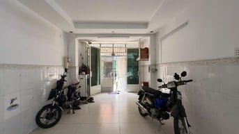 Hẻm xe tải đổ cửa Âu Dương Lân Q8 sát mặt tiền nở hậu tiện ở hoặc xây