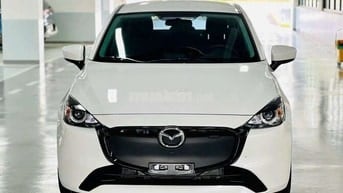 Mazda 2 AT màu Trắng