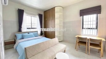 CHDV full nội thất - Thang máy - Cửa sổ Sát Cầu Nguyễn Văn Cừ Q5