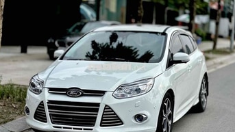 Ford Focus 2.0S 2014 Trắng Đẹp Keng