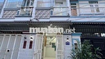 Nhà nguyên căn gần UBND Huyện hẻm ô tô 4PN giá 8tr