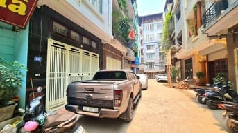 Bán nhà phố Chùa Láng, Đống Đa 56m, 5 tầng, mt 5m. Giá: 27 tỷ