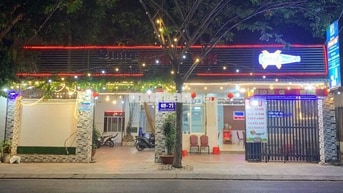 Sang quán hoặc cho thuê mặt bằng.