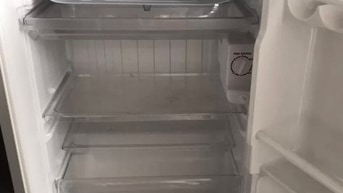 Dọn trọ về quê cần bán tủ lạnh mini 90l giá rẻ cho anh chị nào cần