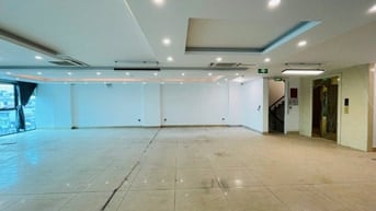Cho thuê nhà mặt phố Hà Đông, 2000m2, 8 tầng, MT 30m, kinh doanh đỉnh