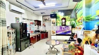 Nhà trệt 2 lầu sân thượng tại Huỳnh Tấn Phát - Phú Xuân.