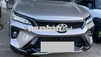 Toyota Fortuner 7 chỗ màu Đồng
