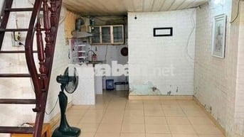 Nhà riêng cấp 4 xây cao có gác xép, vs khép kín, điện nước hộ gđ