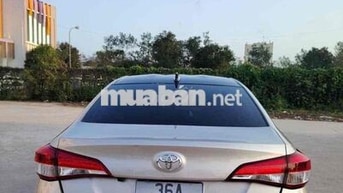 Toyota Vios màu Vàng cát