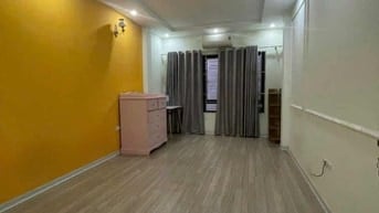 Cho thuê nhà nguyên căn Đội Cấn 40 m x 5 tầng mới giá 13 triệu