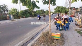 Nhà xưởng mặt tiền giá thơm như mít