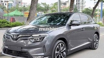 Xe điện VinFast VF8 Plus 2024 Xám