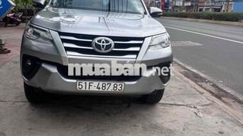 Toyota Fortuner 7 chỗ Bạc