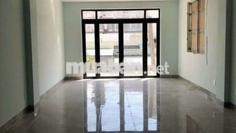Nhà nguyên căn mới, có thang máy pccc Quận 10