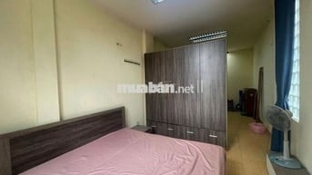 Cho thuê căn hộ Đê La Thành, DT 35m2, thoáng sáng, sạch sẽ, giá tốt