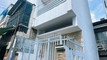 Bán nhanh nhà 41m2 đường Nguyễn Khoái,Q4.Gần THCS Nguyễn Huệ.Hẻm 6m. 